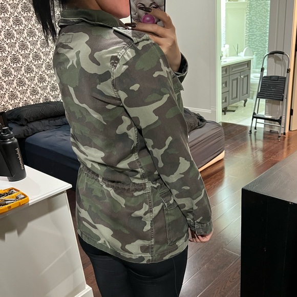 Camo jacket, size small - Picture 2 of 2